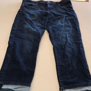 Women's cuffed capris.